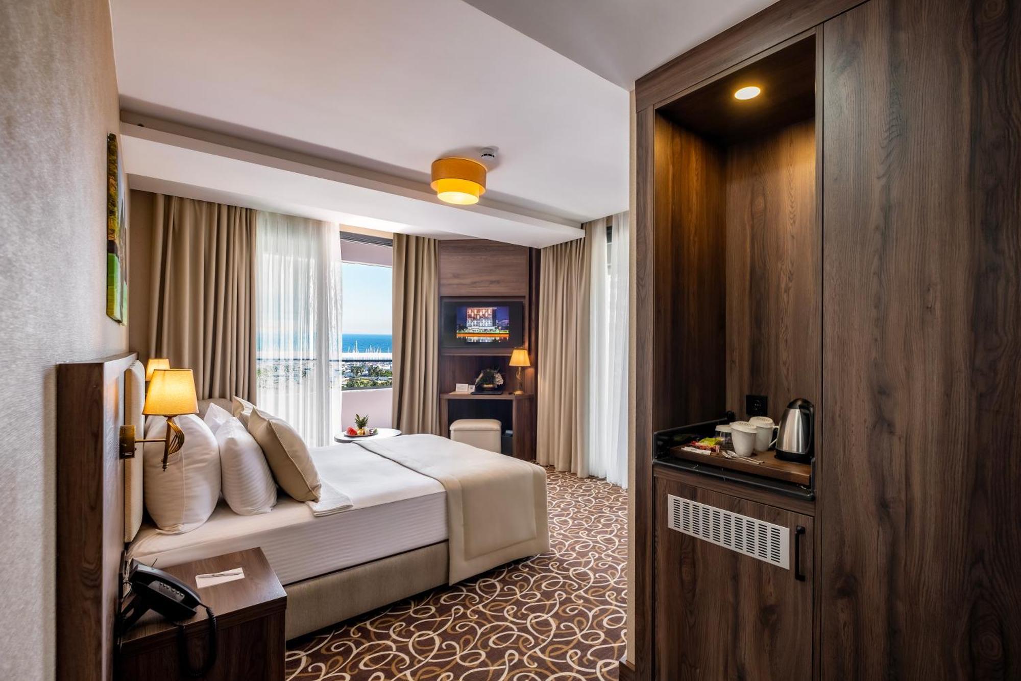 Park Dedeman Mersin Marina Çiftlikköy Exterior foto